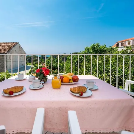 Lena - Three-bedroom With Balcony And Sea View Appartement