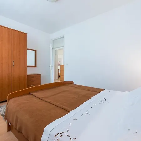 Lena - Three-bedroom With Balcony And Sea View Apartman *