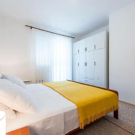 Lena - Three-bedroom With Balcony And Sea View Apartman *